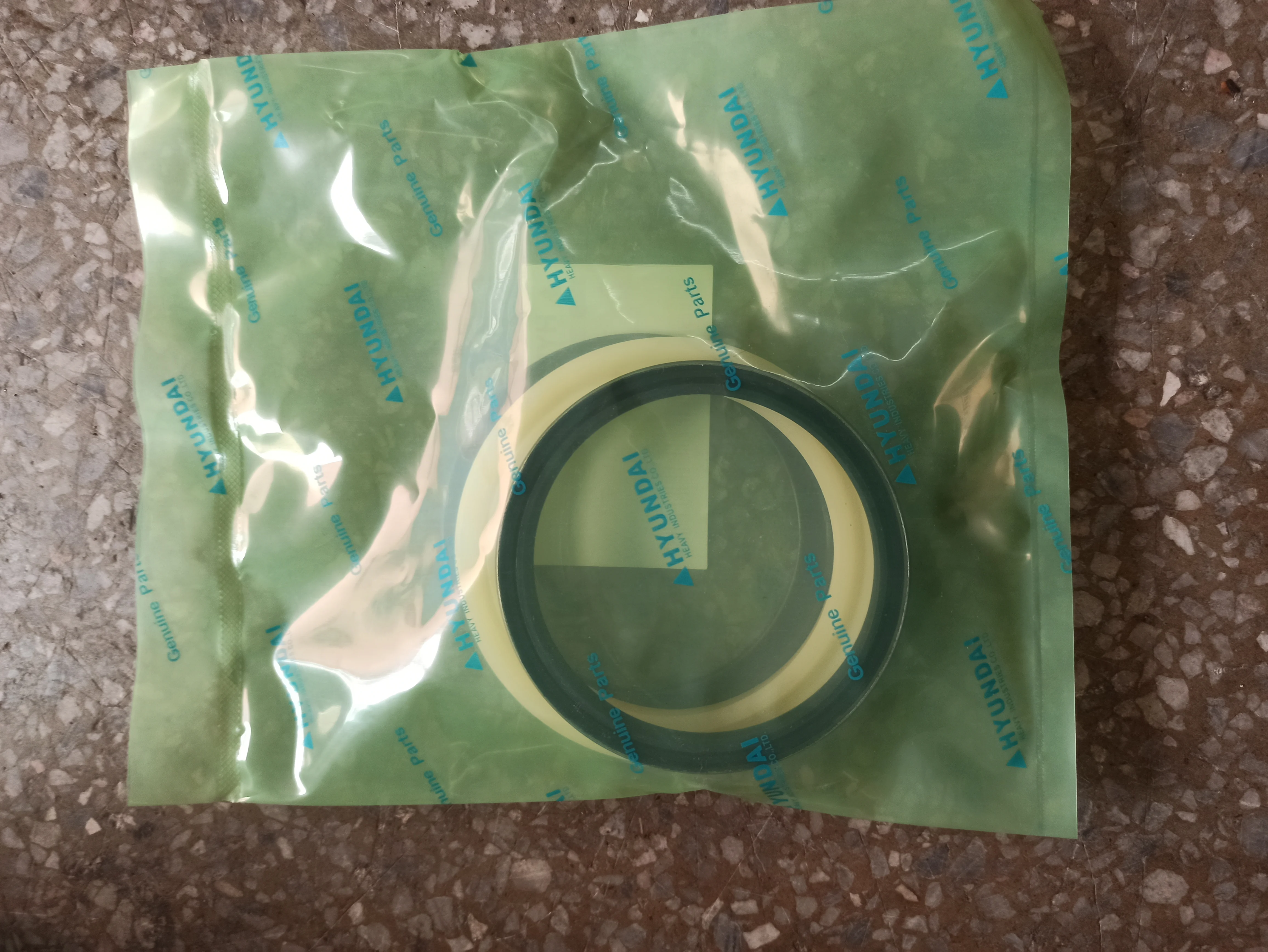 

Hyundai Excavator R210-7 Chain Adjust Cylinder Seal Kit For Hydraulic Oil Seal