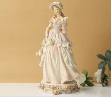 Викторианская статуэтка из канифоли