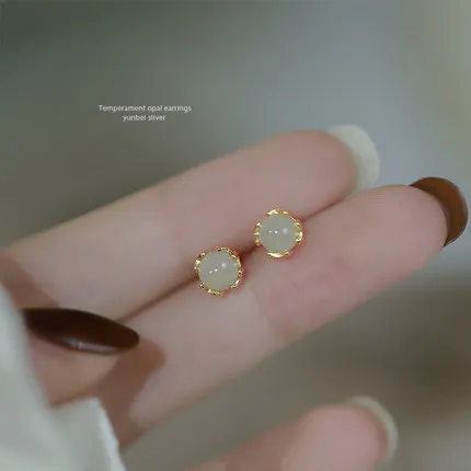 

Retro French High-End Atmosphere Temperament Stud Earrings for Women Autumn and Winter Jade Earrings Jewelry Gift