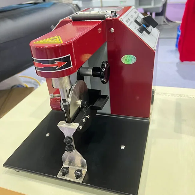 LVBU-03 Полуавтоматическая односторонняя машина для резки кромок масла кожи