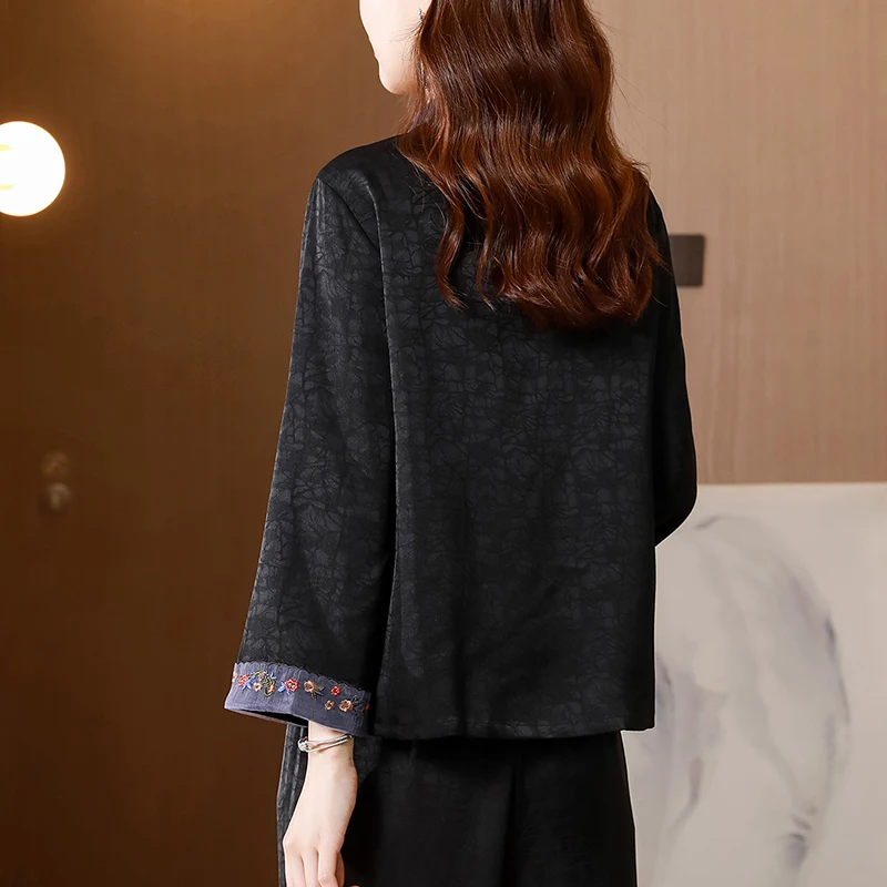 Женская шелковая рубашка-поло с вышивкой черная элегантная Облегающая