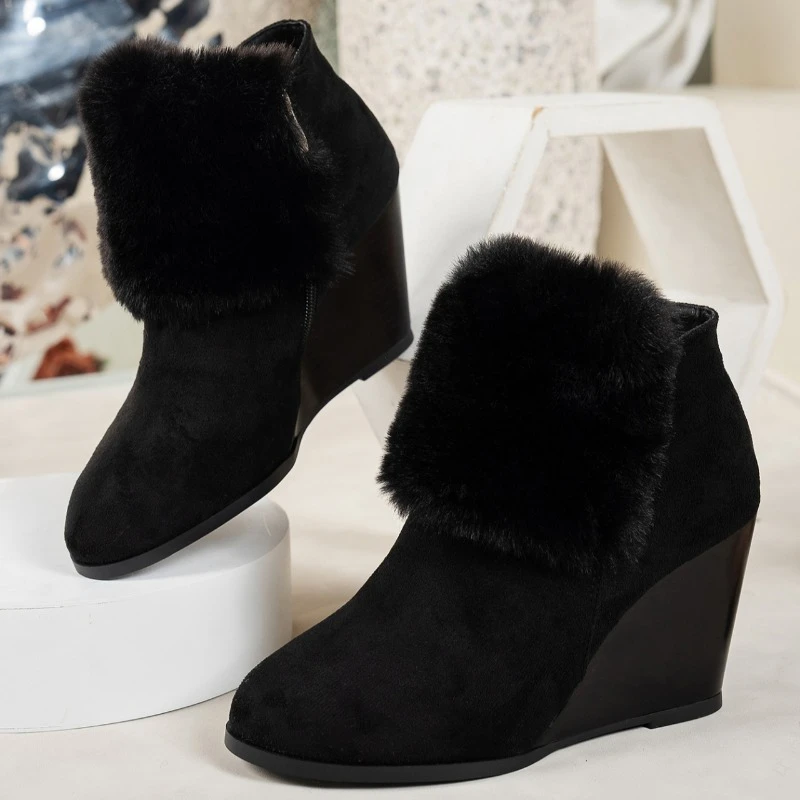 Женские ботинки на нескользящей подошве с круглым носком и молнией сбоку