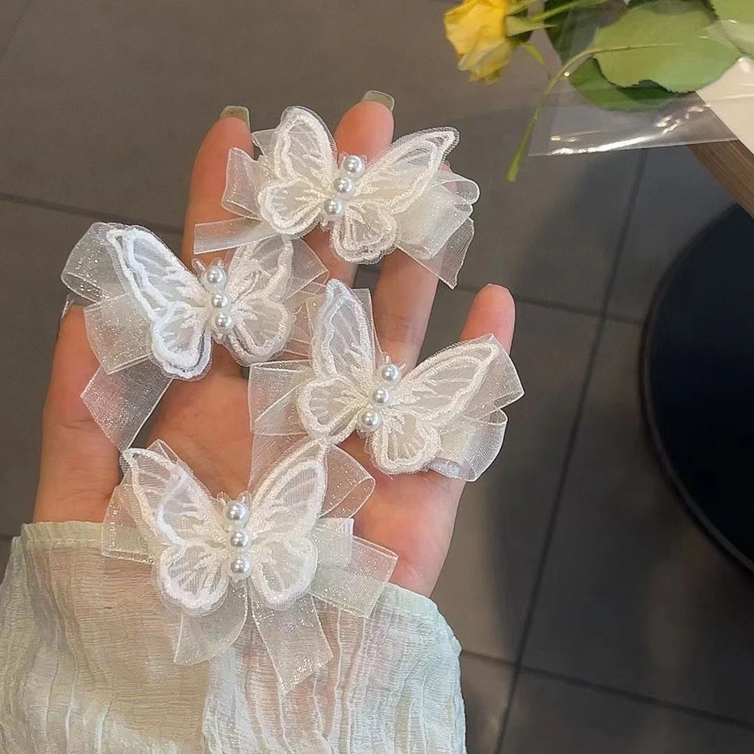 

2023 New Female Butterfly Pearl Net Yarn Hair Clips Duckbill Clip Korean Simple Sweet Side Barrette Clip Girls Hair Accessories