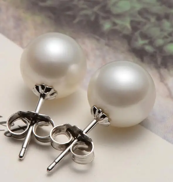 

PAIR OF HUGE 13-14MM NATURAL SOUTH SEA GENUINE WHITE ROUND PEARL EARRING 18k