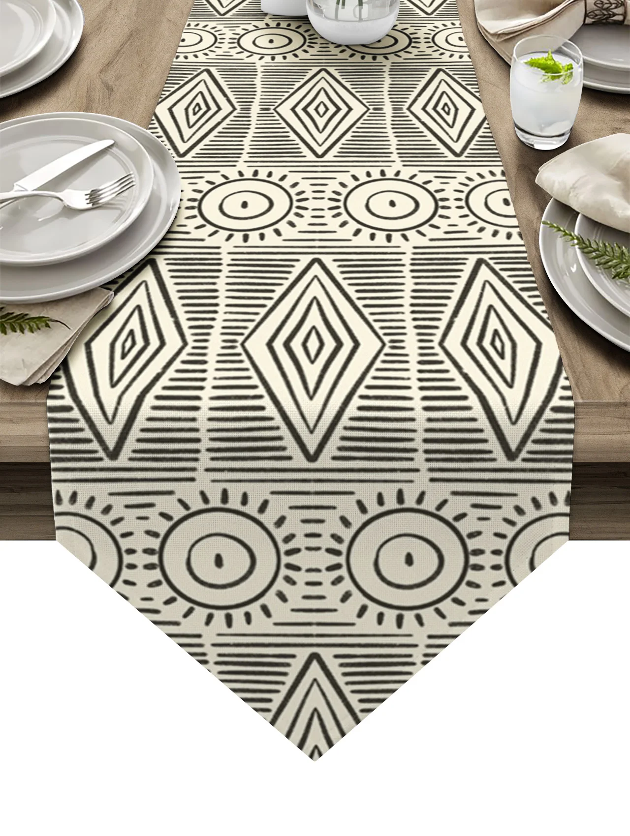 

Retro Medieval Bohemia Ethnic Table Runner for Dinner Party Birthday Wedding Festival Christmas Table Decorations Tablecloth