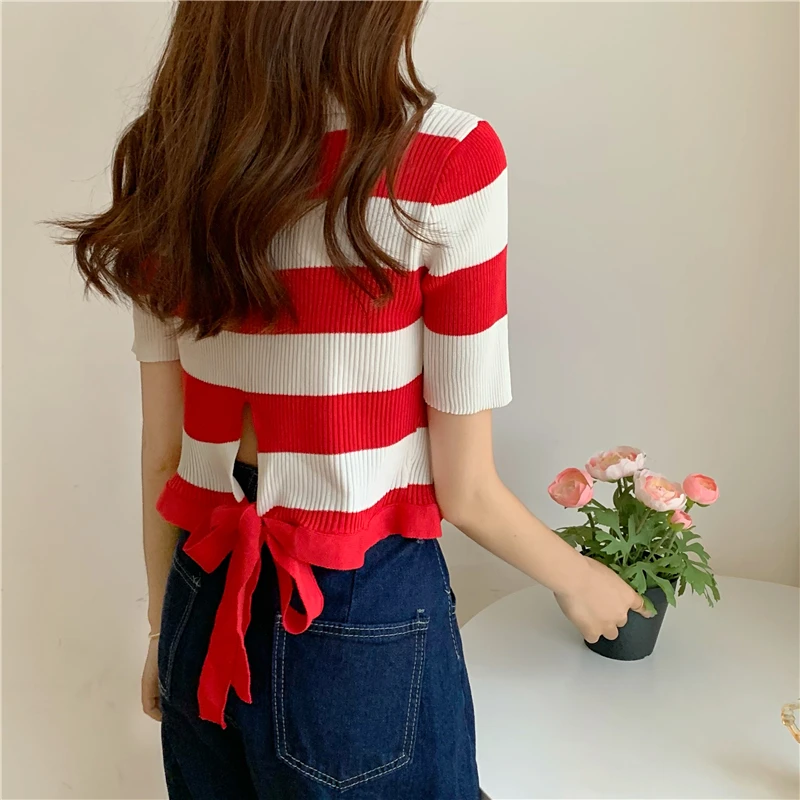 Женская трикотажная блузка в полоску с коротким рукавом |