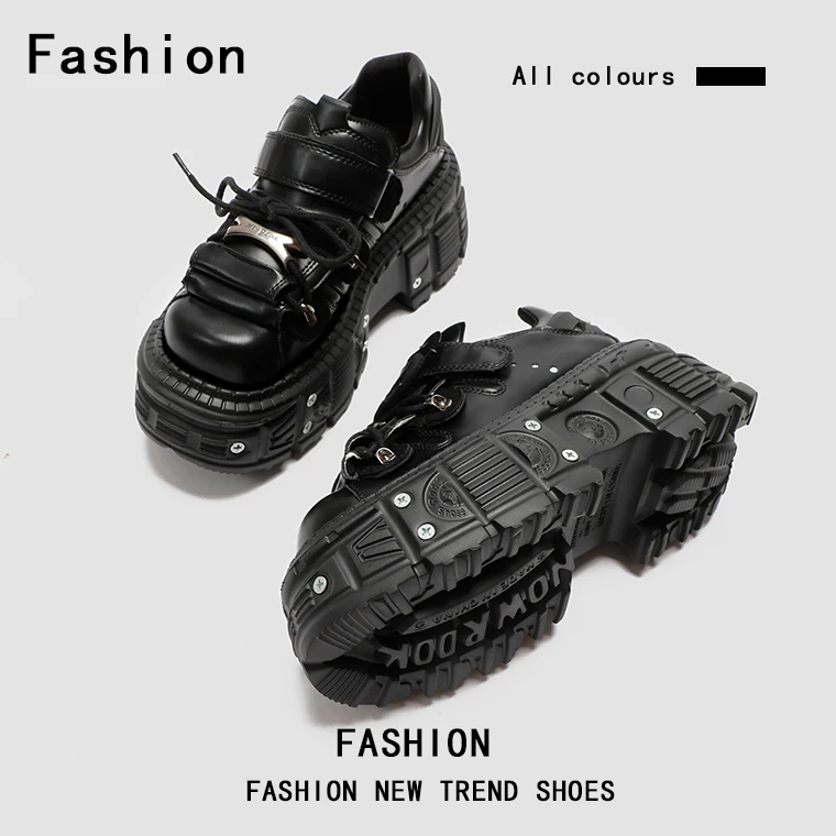 Женская обувь на платформе в готическом стиле с заклепками