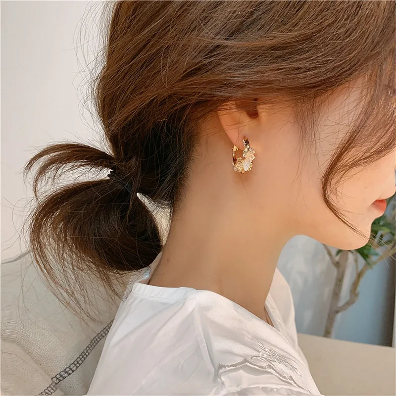 

Real Gold Plated 925 Silver Needle South Korea East Gate Fashion Small Fragrance Wind High Sense Flower Crystal Girl Earring