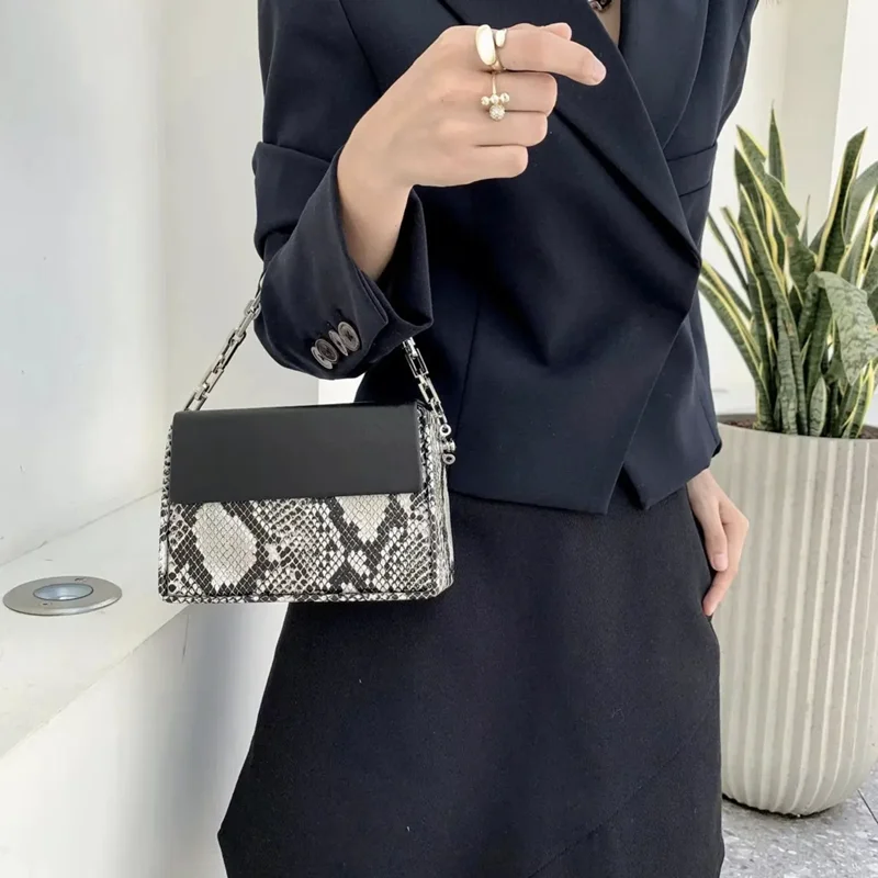 

[GuKao] Ladies Luxury High Quality Leather Box Bag Retro Hand Carry Fashionable New Design Chain Bag Classic Diagonal Cross Bag