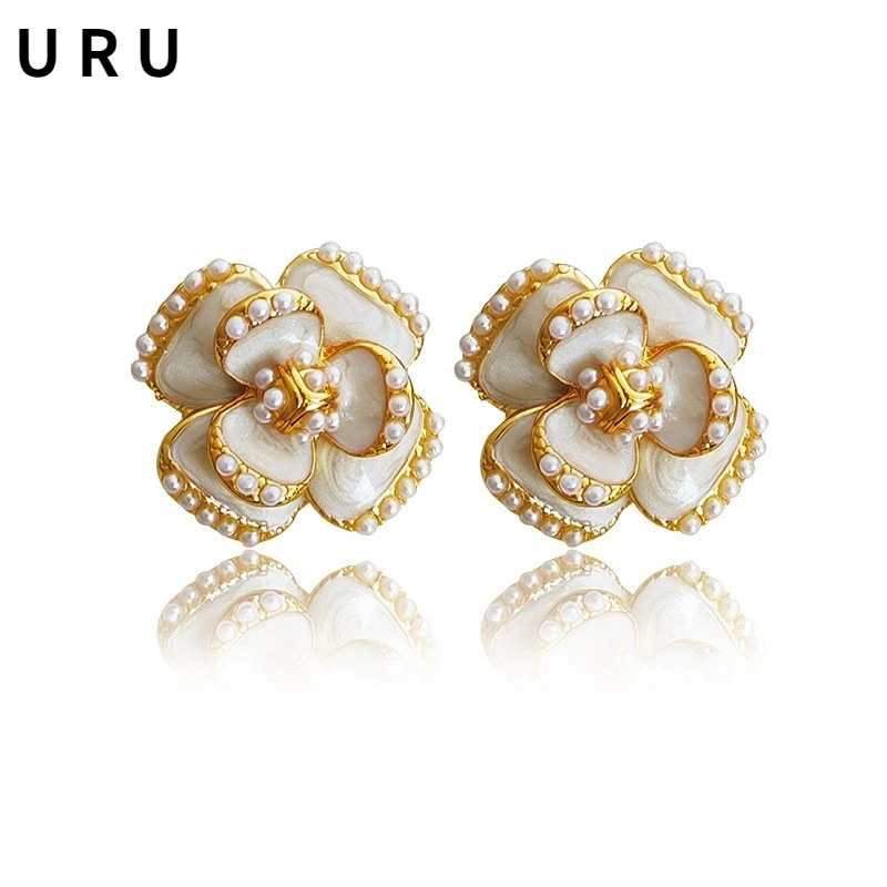 

Modern Jewelry 925 Silver Needle White Flower Earrings Delicate High Quality Brass Metal Pearls Stud Earrings For Women Gifts