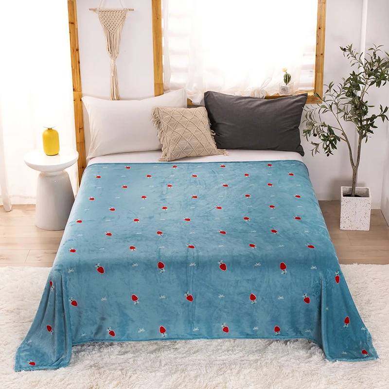 

Strawberry 200x230cm Farley Wool Polar Microfiber Bedspread Blanket Cover Flannel Blanket for Sofa/Bed/Car Portable Plaids