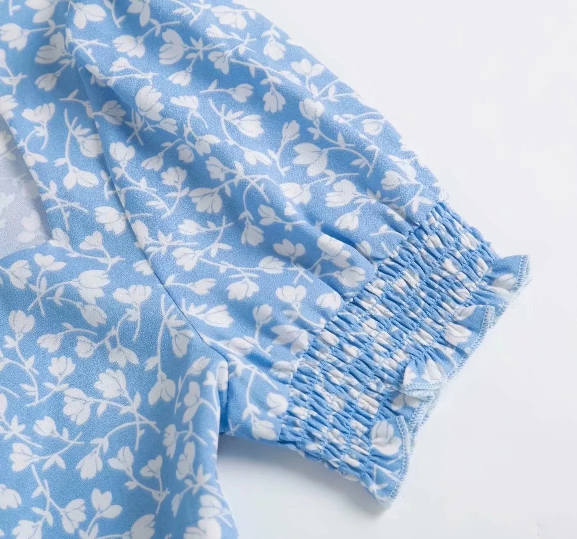 Женское платье-миди с квадратным вырезом и цветочным принтом |