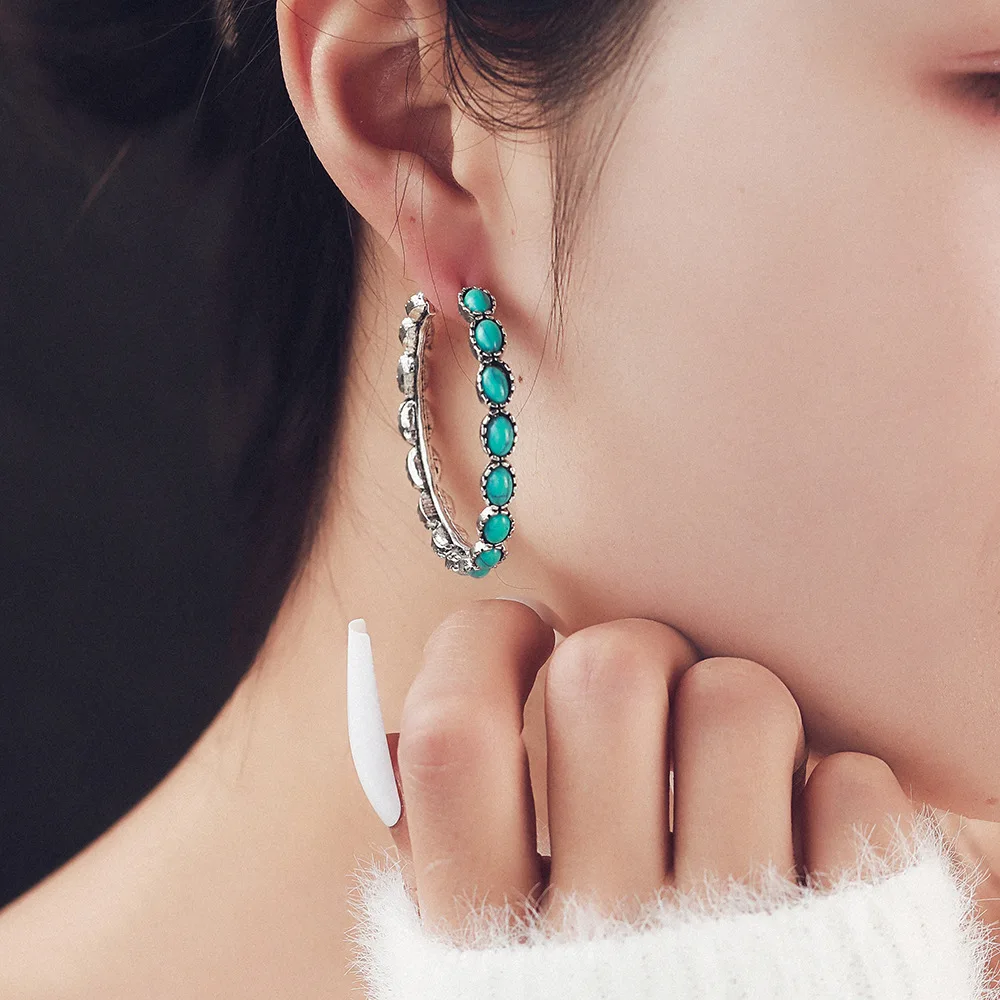 

2023 New Retro Earrings Personalized Exaggerated Large Circle Geometric Inlaid Turquoise Alloy Earrings Manufacturers Wholesale