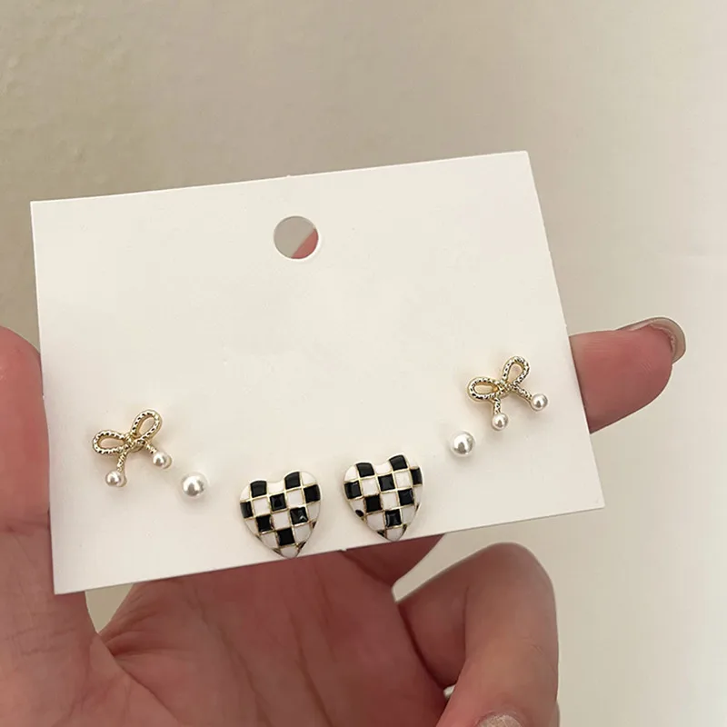 

Sweet Cute Bowknot Imitation Pearl Metal Earrings Set for Women Girls Black Checkerboard Heart Brown Stud Earrings Accessories