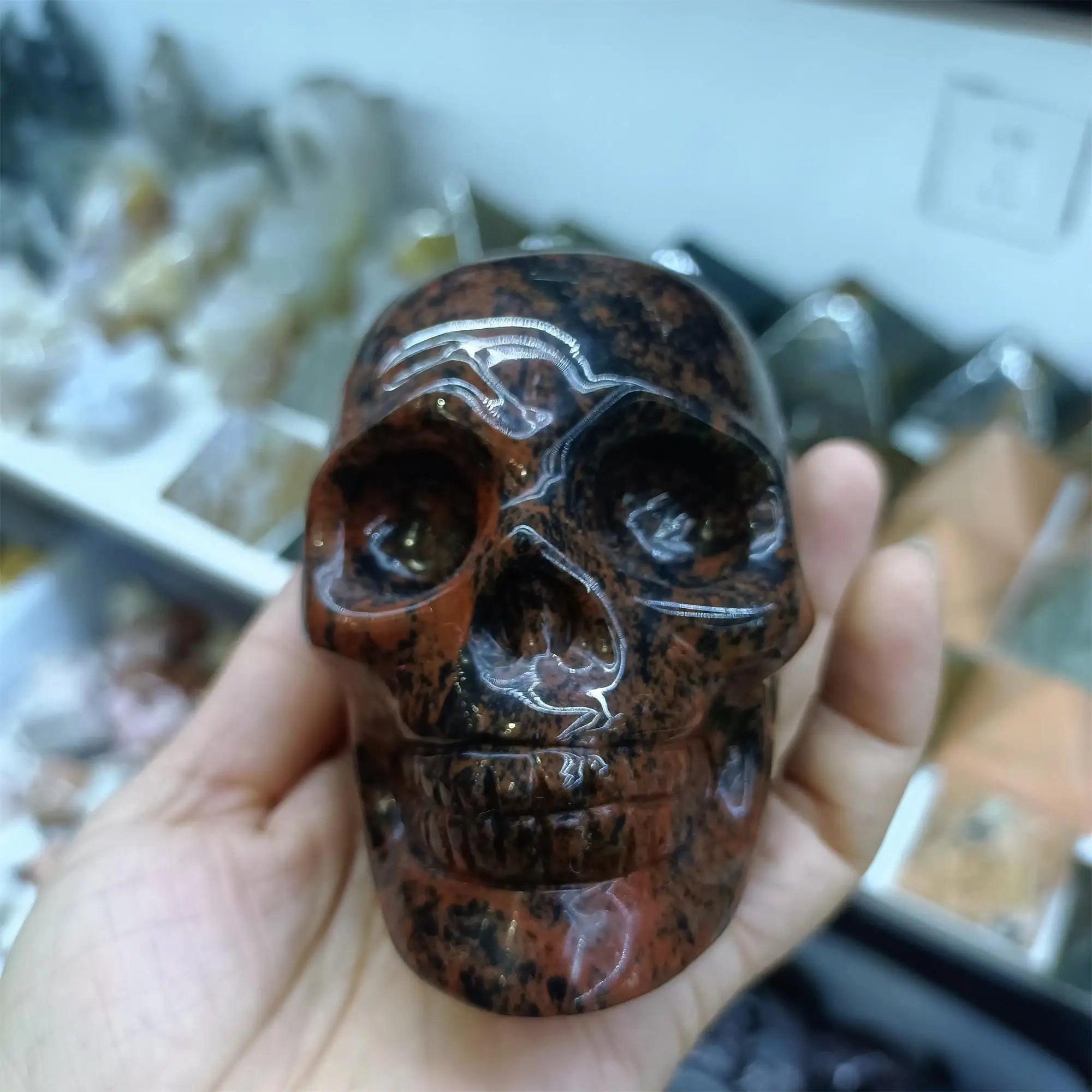 

Природный красный обсидиан череп, вырезанный вручную Crystal Energy Исцеляющие украшения украшение для дома и офиса Craft Gift