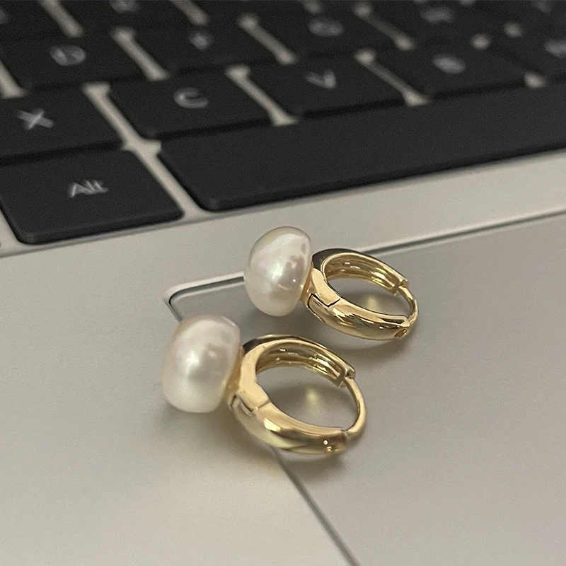 

Жемчужные серьги для женщин, натуральный пресноводный жемчуг, нишевые дизайнерские французские ретро серьги, элегантные модные украшения 2023