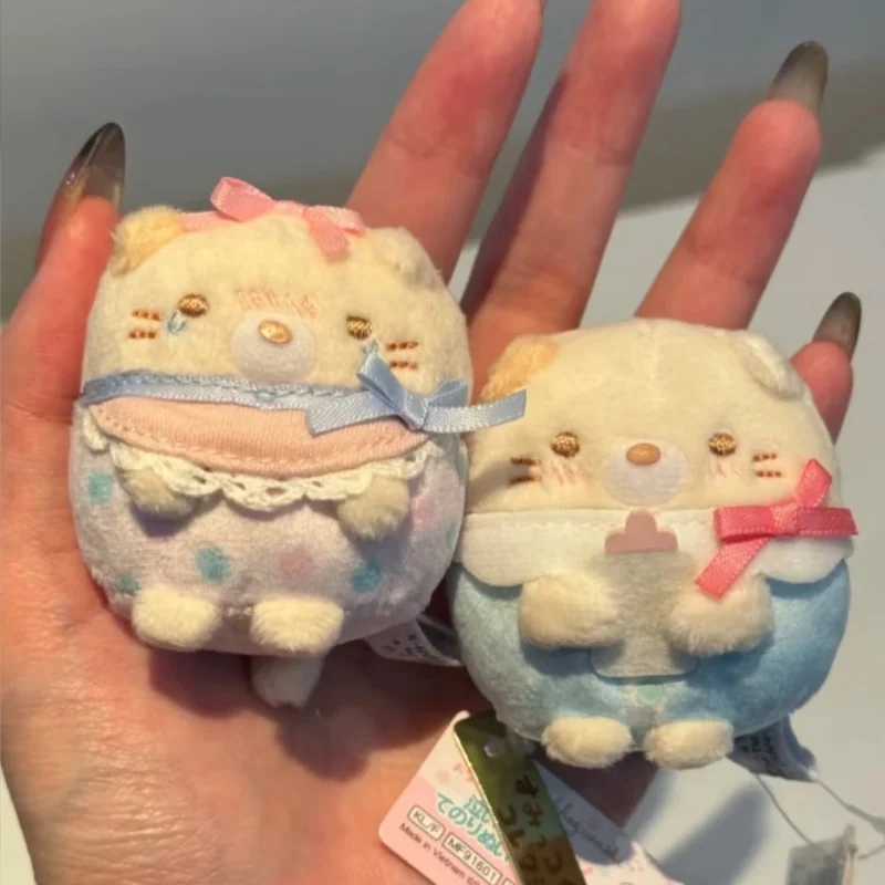 Плюшевая игрушка Sumikko Gurashi из серии «Пустышки»: котёнок Неко с милым кружевным нагрудником и бантом. Мягкая игрушка-украшение SumikkoGurashi. (art.: 3920dbb462acd) - 3920dbb462acd