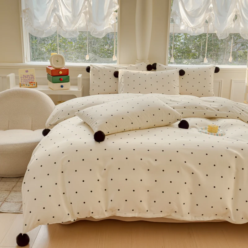 Простой стильный комплект постельного белья приятный для кожи постельное белье