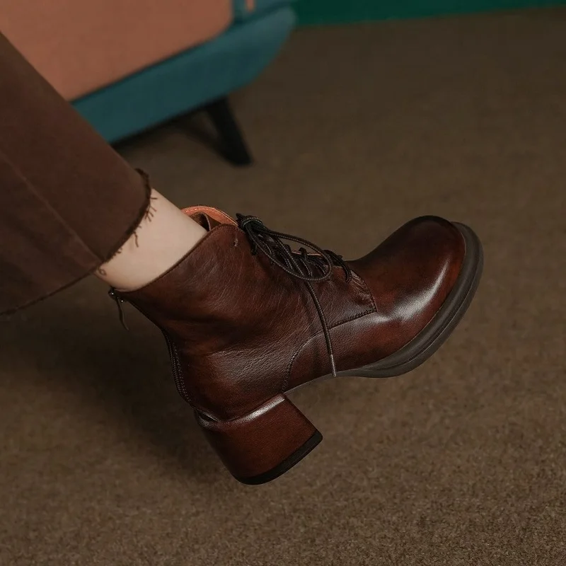 

Женские ботильоны из натуральной воловьей кожи, на толстом каблуке 6 см