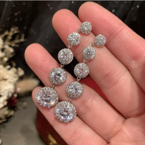 

Женские серьги-кольца из серебра 925 пробы с цирконом