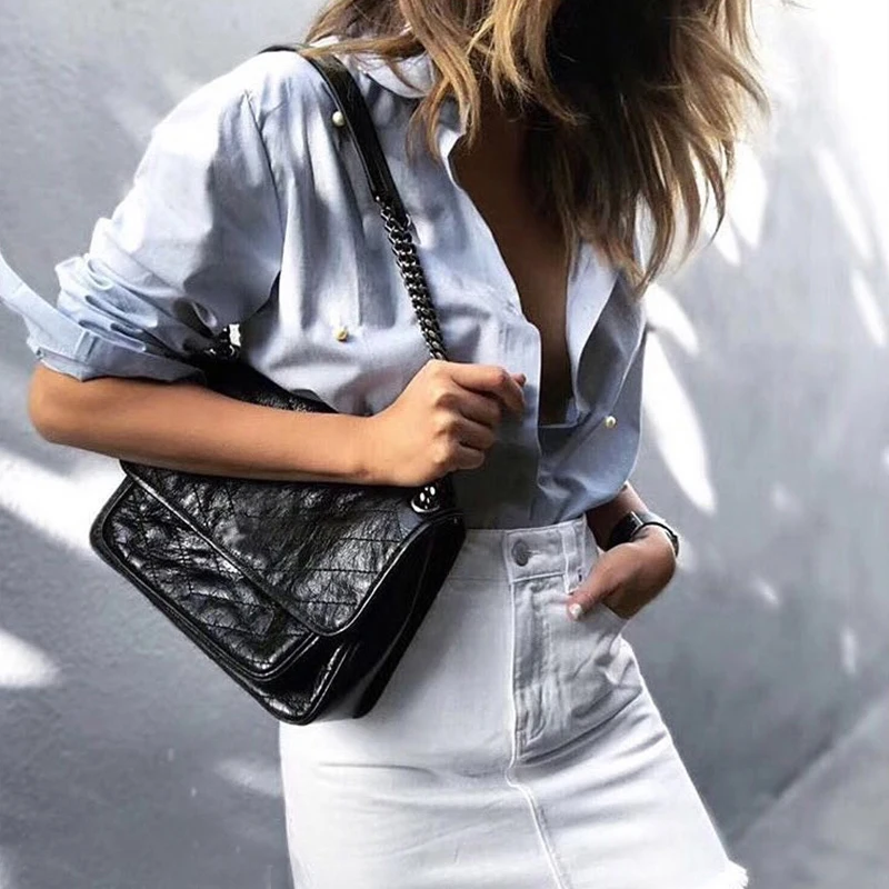 

2022 Luxury Black Leather Chain Head Layer Oil Wax Leather Postman Bag Large Capacity One Shoulder Sloping Straddle Stray Bag
