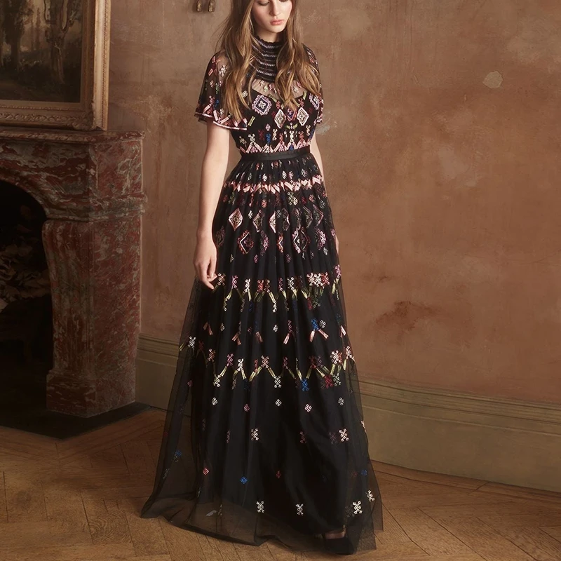 

2022 summer new women's clothing mesh heavy industry national style embroidery pull round neck short sleeve long skirt dress