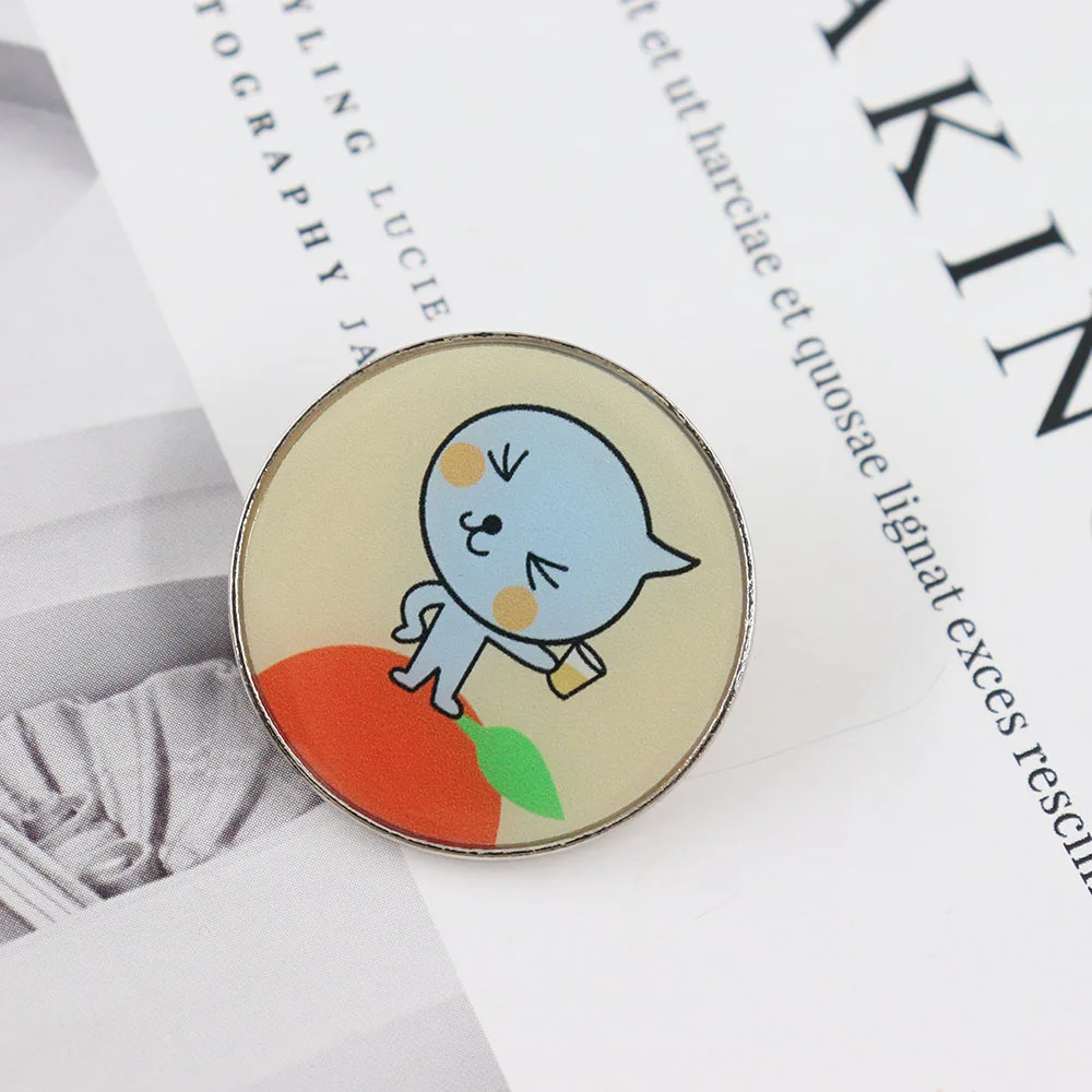 Фото Qoo-Badge, милая мультяшная брошь с логотипом для напитков, украшение для рюкзака, детские подарки №5