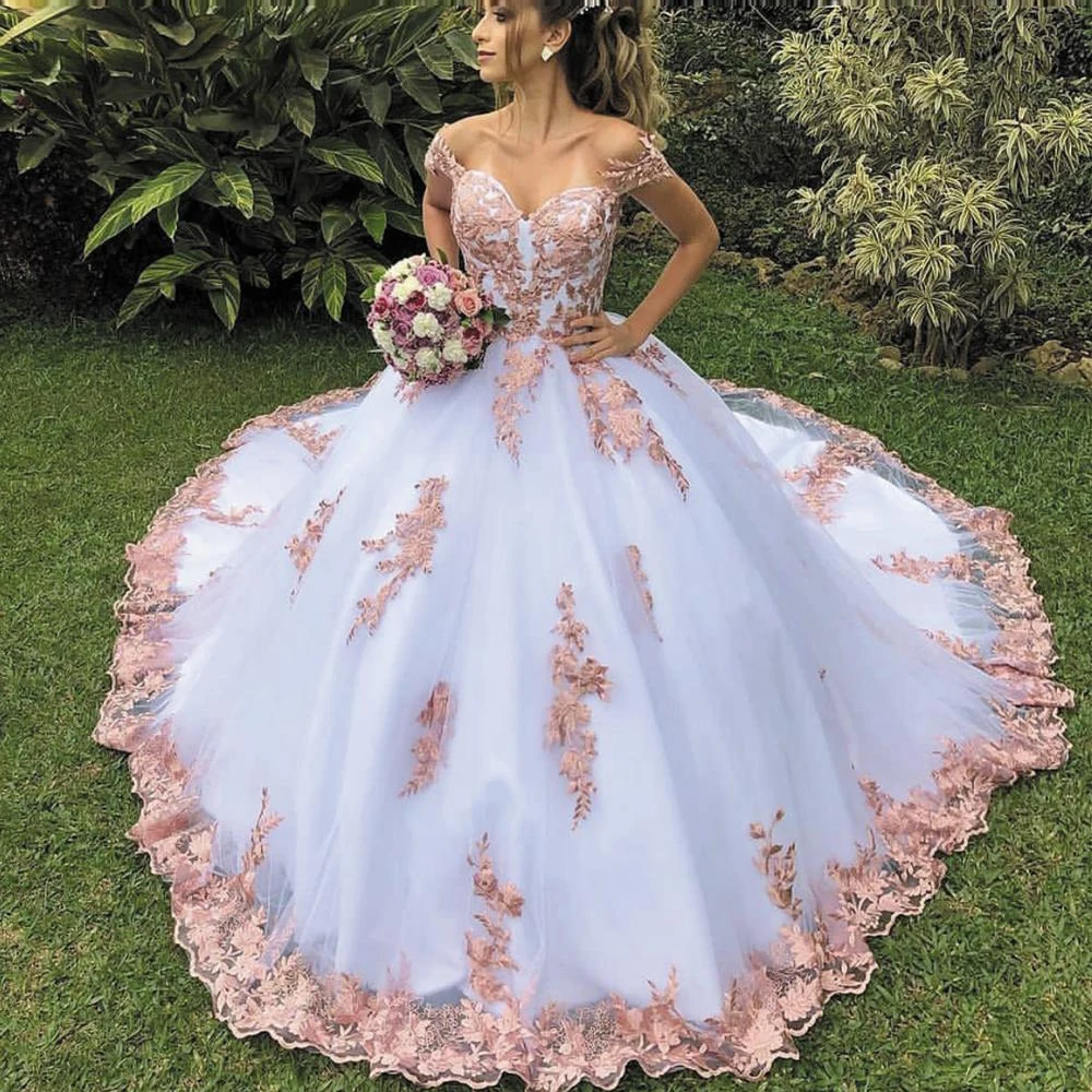 

Романтическое свадебное платье принцессы, белое длинное свадебное платье с розовыми кружевными аппликациями и открытыми плечами, садовое ...