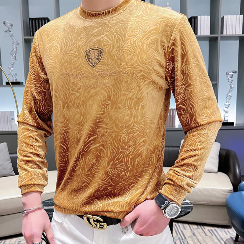 

Мужская бархатная водолазка с буквенным принтом, темно-синяя Повседневная футболка с высоким воротником, с золотистым бархатным принтом, д...