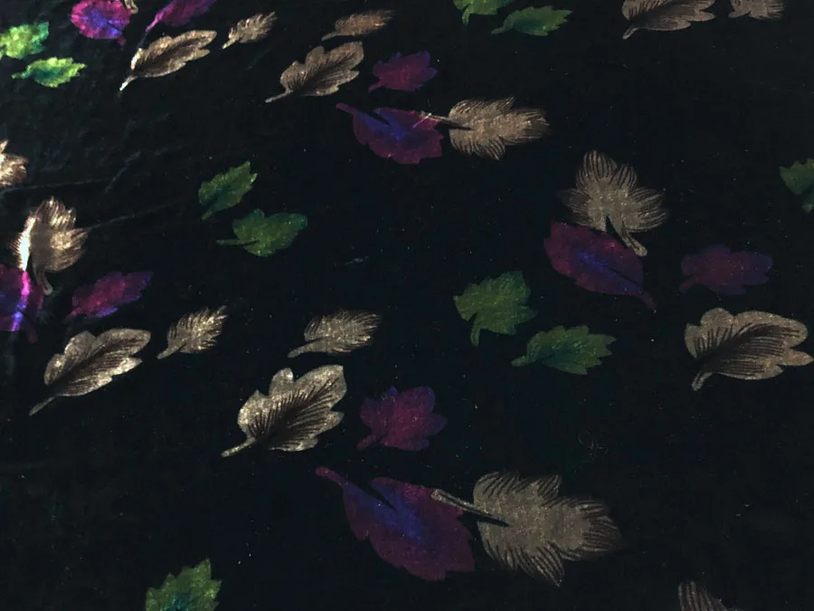 Вельветовая ткань из натурального шелка с черным низом многоцветные листья