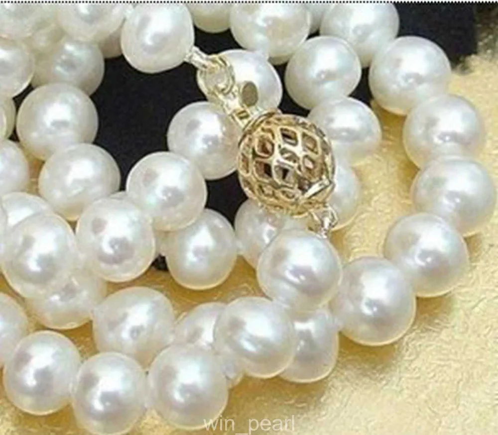 

8-9mm white AKOYA SALTWATER cultured pearl necklace 18"