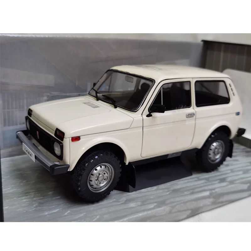 

Diecast Alloy 1:18 Lada Niva 1980 Off-road Vehicle Model Beige Adult Classic Collection Display Souvenir Ornament