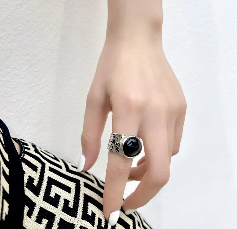 

European and American niche design new noble temperament ring