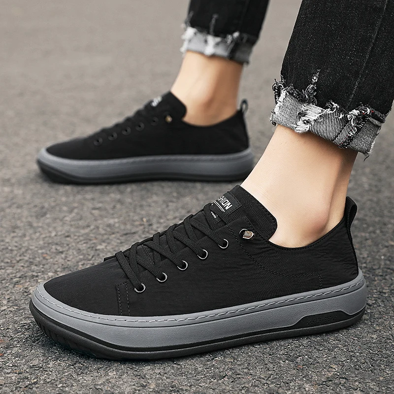 Hot Sale Cheap Sneakers Men Comfortable Breathable Canvas Skateboard Shoes Men Lightweight Walking Flats Shoes Male Sneakers