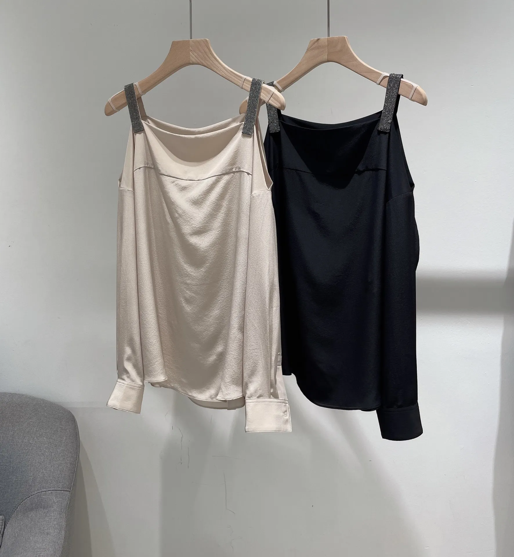 

2023 woman silk blouse T shirt Embellished Silky Blouse Off Shoulder Blouse Top T-shirt for women