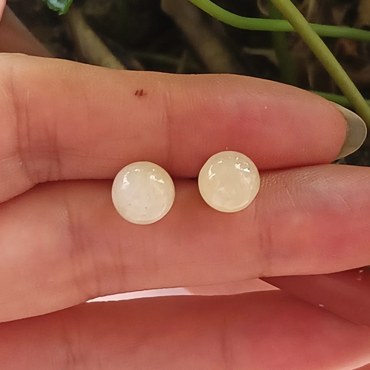 

Искусственные серьги-гвоздики из горного хрусталя