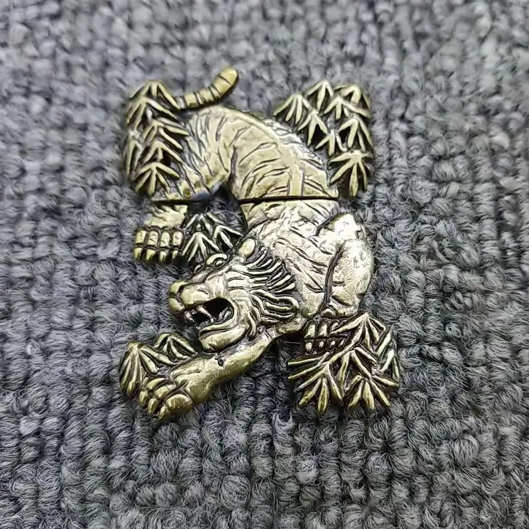 

Creative 3D Gold Silver Tiger Metal Badge For ZP Kerosene Petrol Lighter DIY Handmade Decor Accessory Smoking Gadget Man Gift