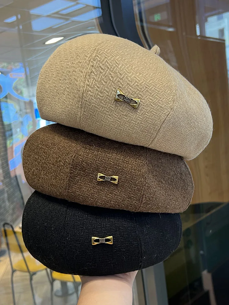 Британский берет с простыми буквами и маленьким значком женский универсальный