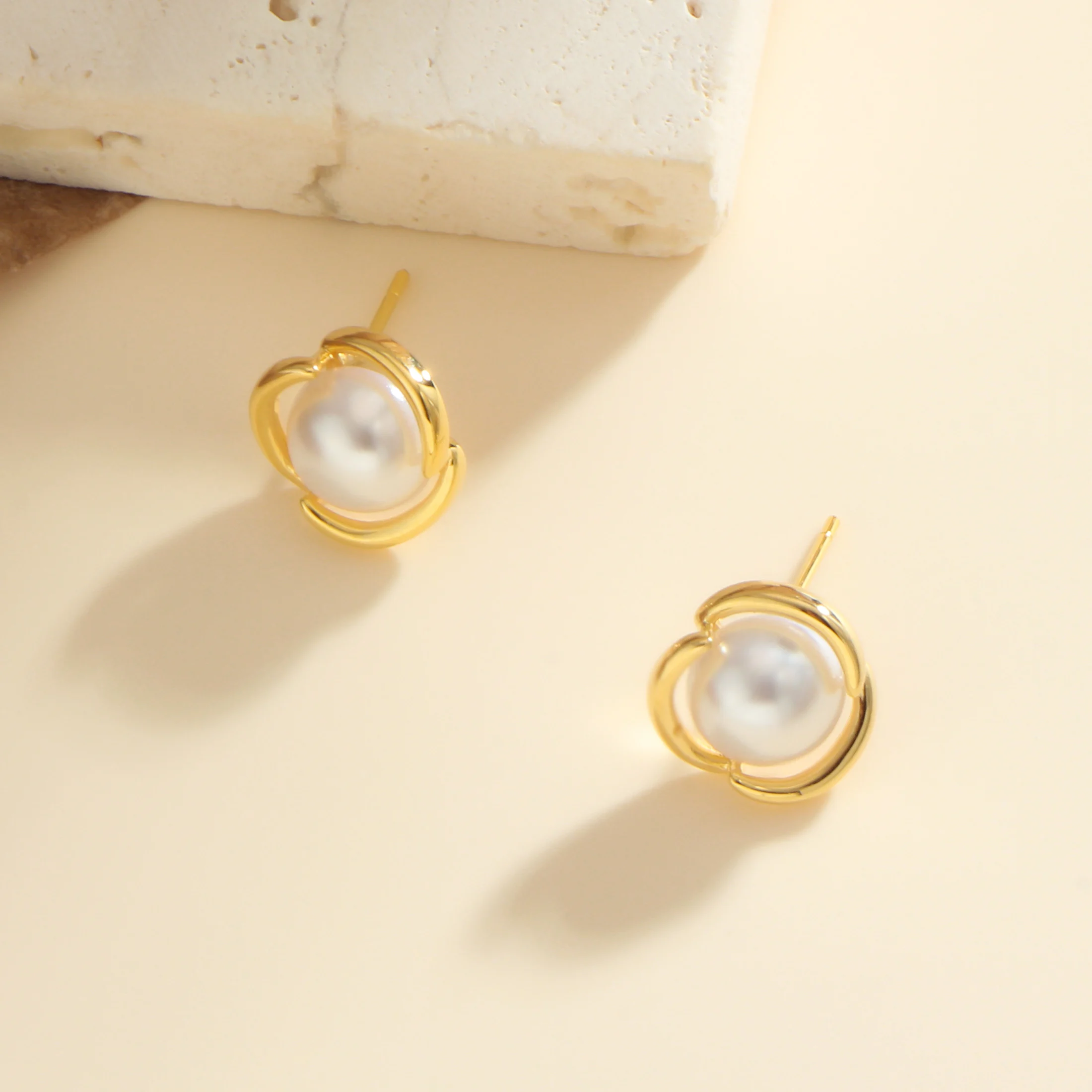 Круглые серьги с жемчугом элегантные и роскошные стильные женские модные