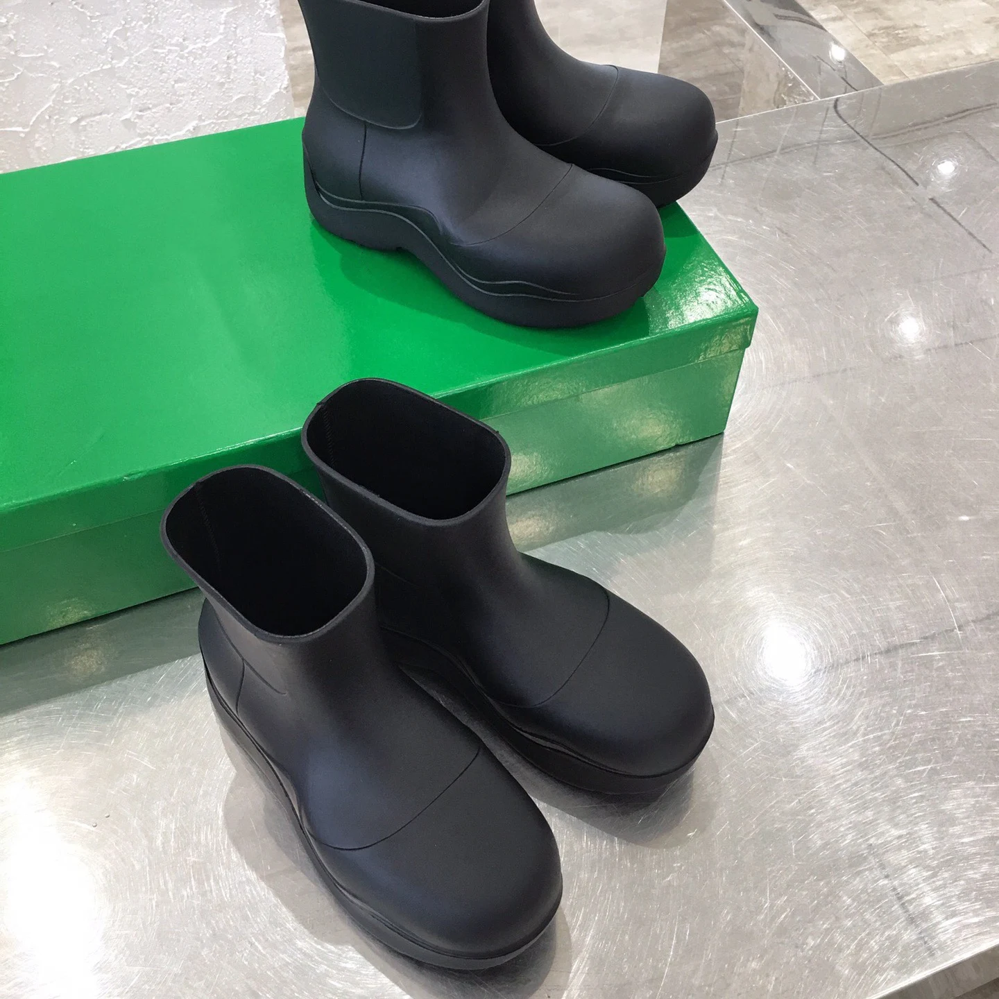 2023 New Fashionable Short Boots Sleeve Big Head Sponge Cake Bottom Rubber Short Tube Rain Boots Women