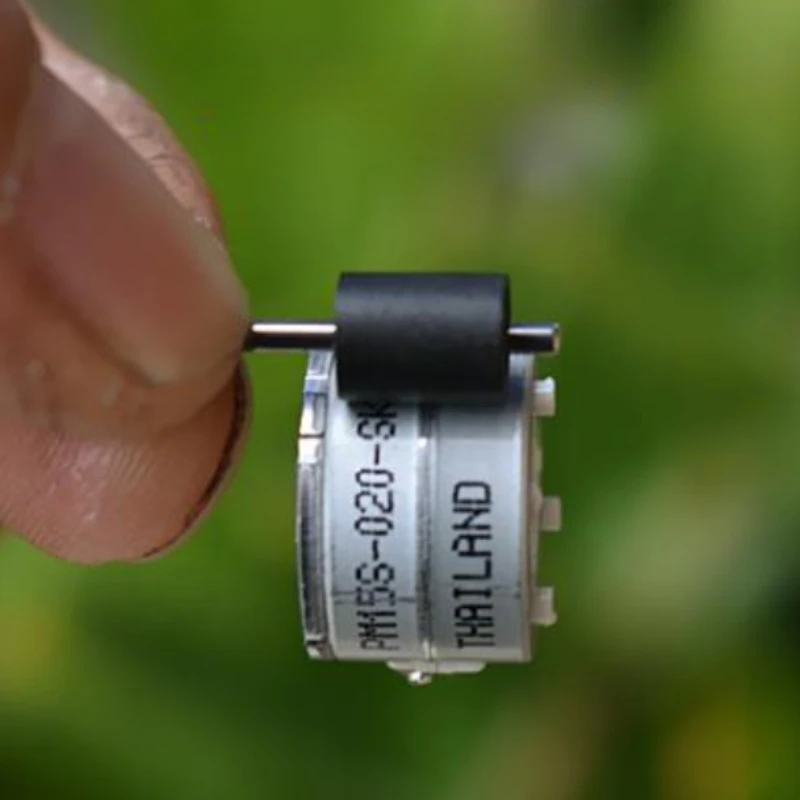 Японский Nidec 2-фазный 4-проводной шаговый двигатель диаметром 15 мм редкоземельный