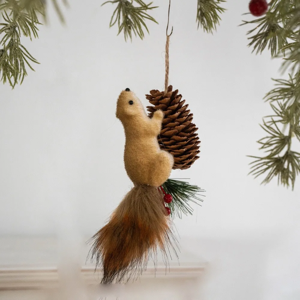 

DIY подвеска белка из пенопласта
