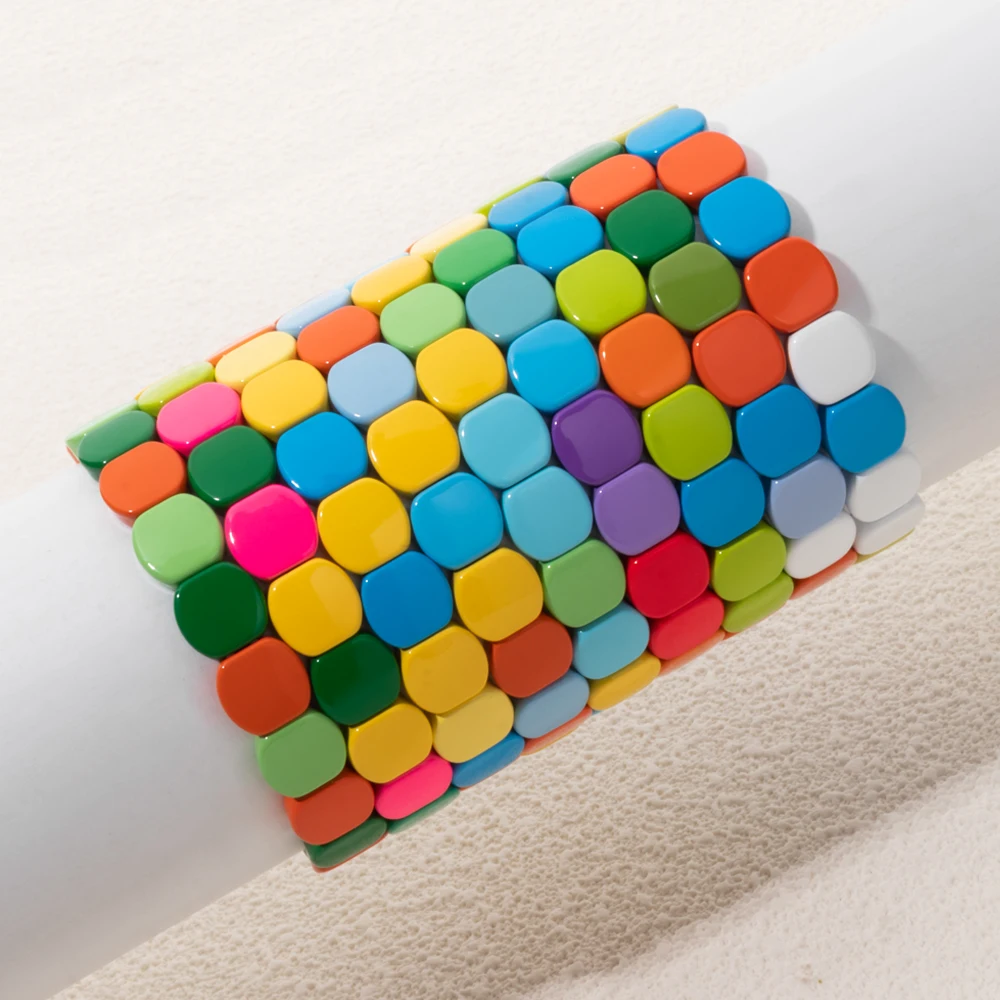 Женский браслет из бисера