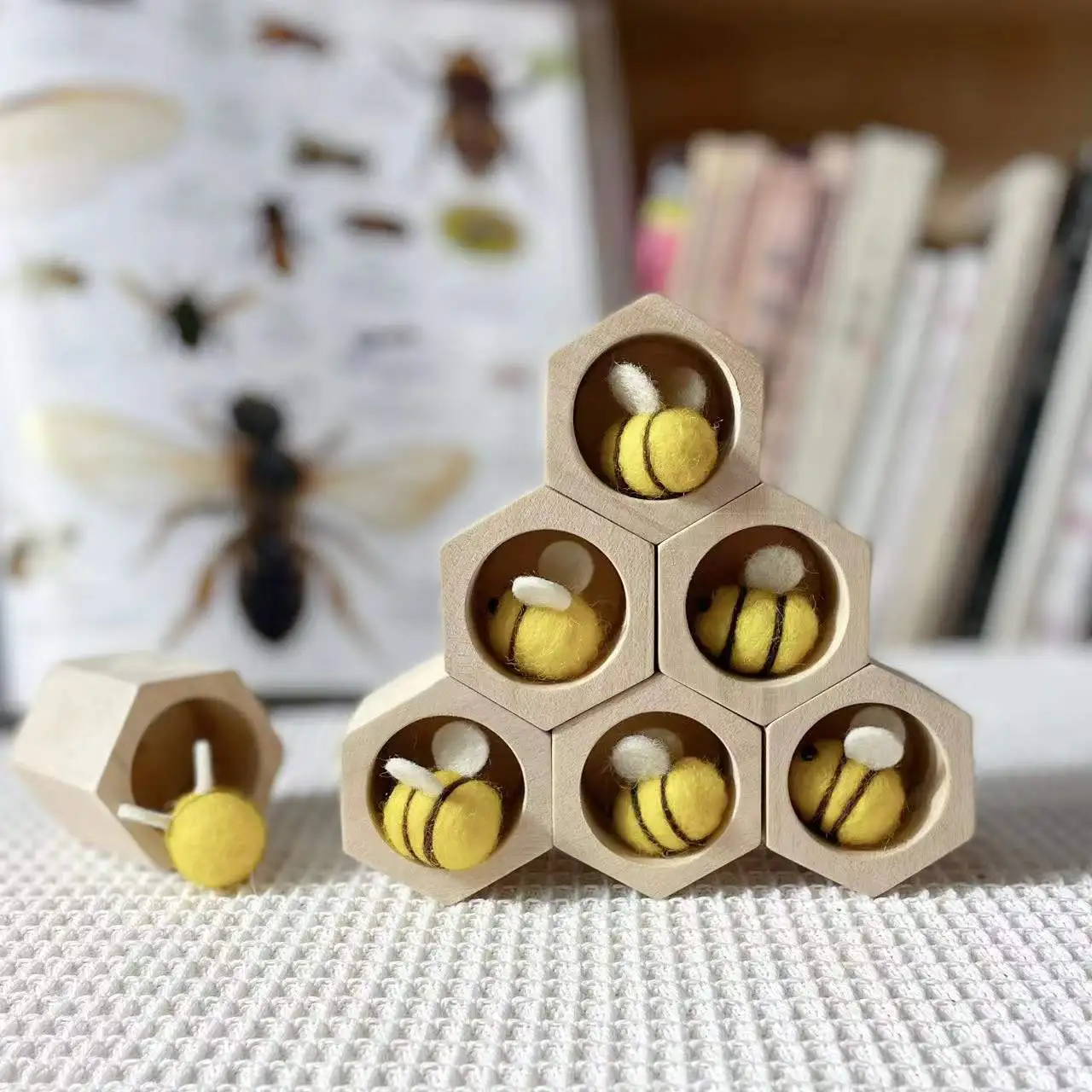 

Montessori Toys Clip Bee Game Early Learning Fine Motor Clip Small Bees Beehive Games Kids Wooden Toys Aesthetics Education