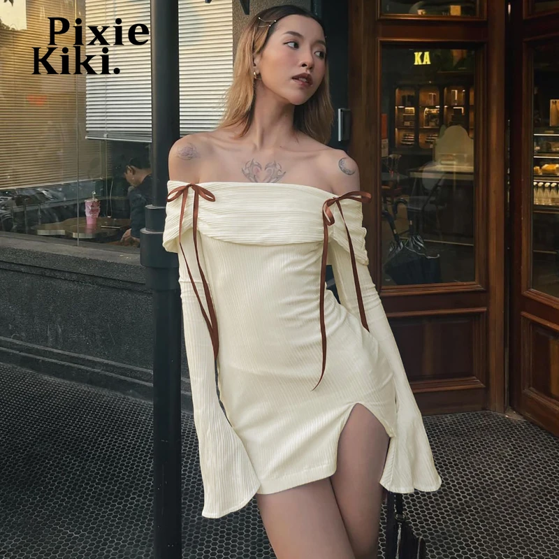 Женское мини-платье с бантом открытыми плечами и длинным рукавом