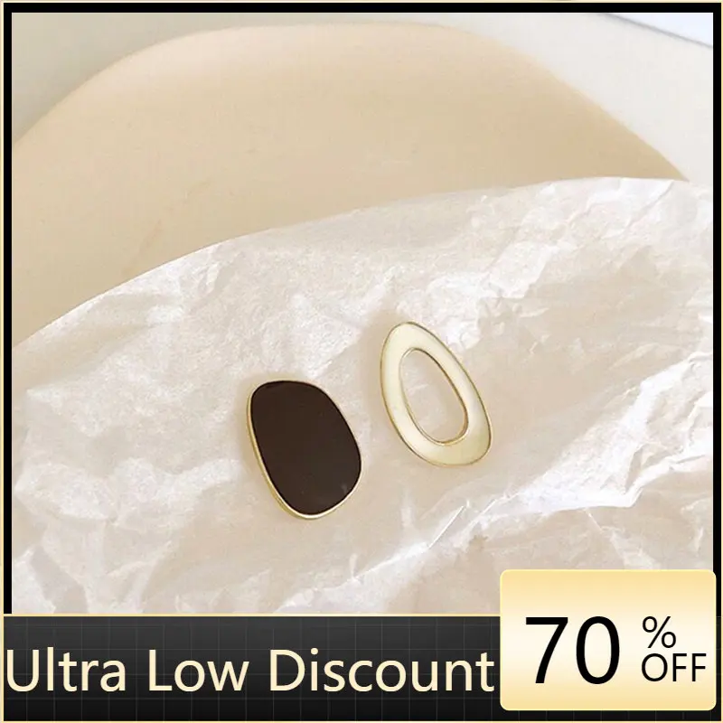 

Asymmetric Earrings 2022 New Fashion Temperament Korean Earrings Simple Small Earrings Vintage Stud Earrings Personality Trend