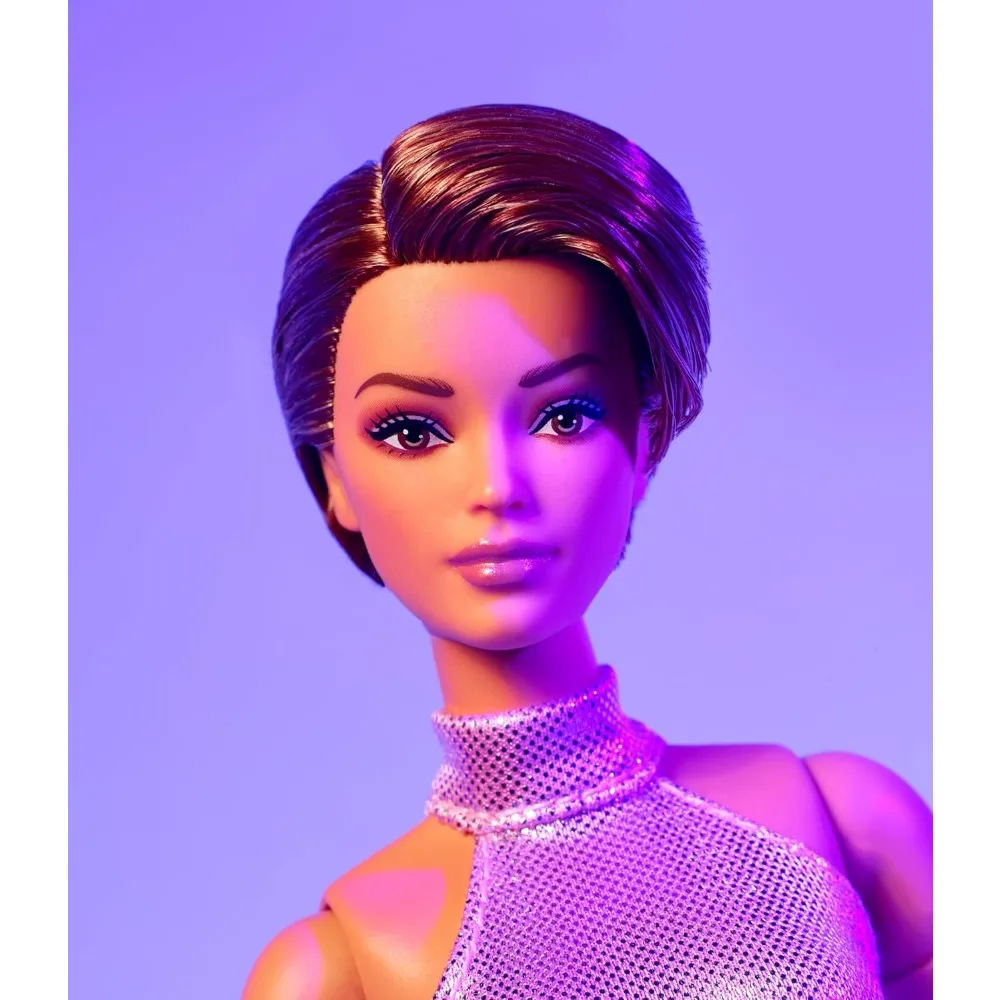 Шарнирная кукла Барби