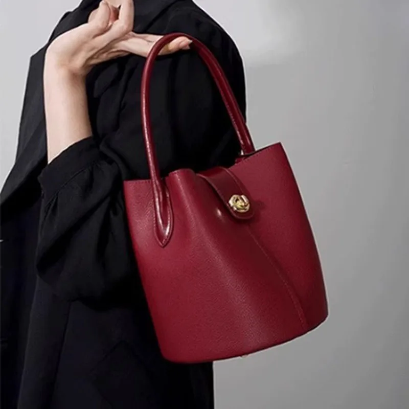 Красный дизайн большая вместительная сумка-ведро женская сумка новинка 2024