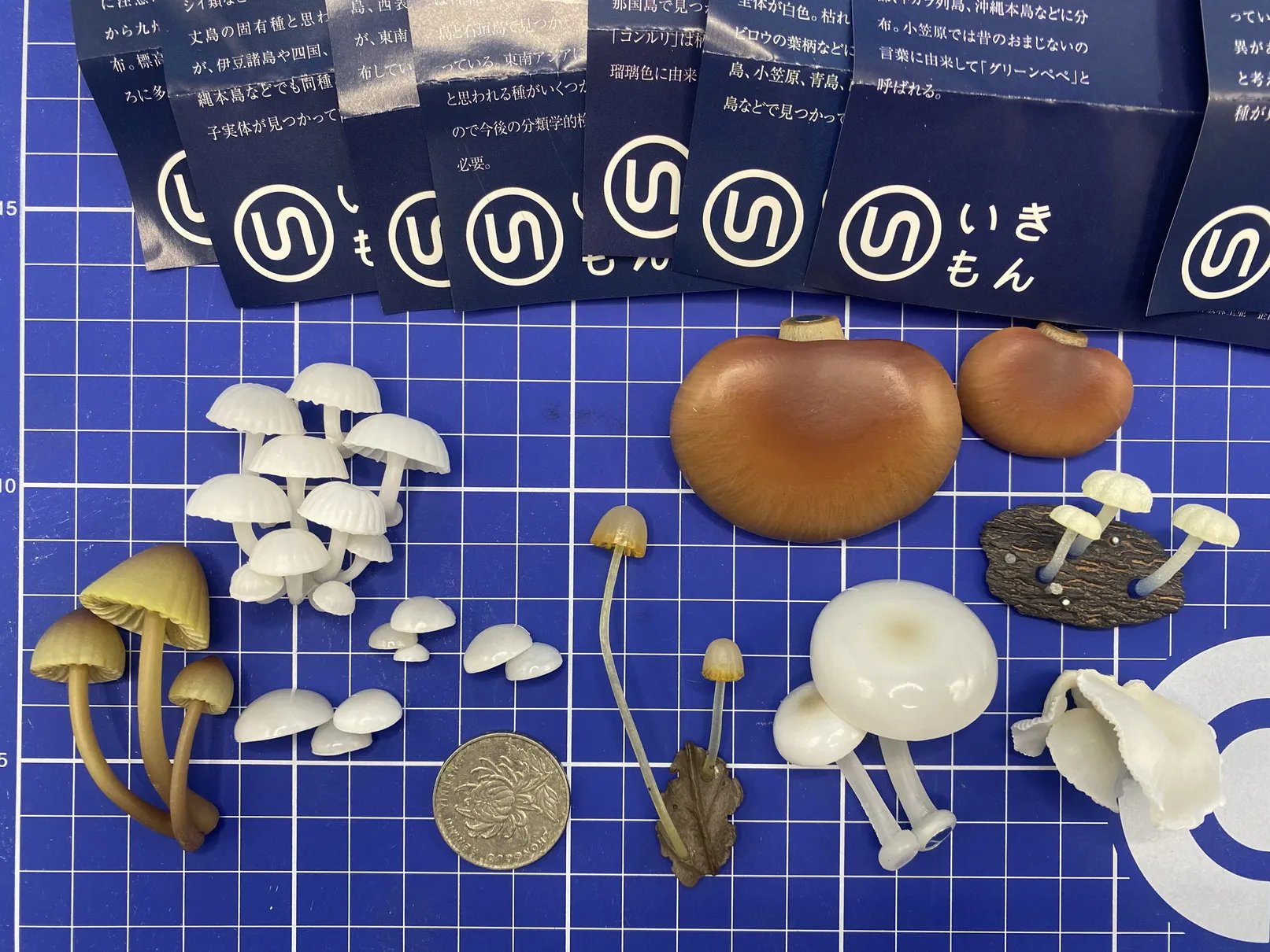 Официальный магнит и декор Kitan Club Ikimon Glow-In-The-Dark Mushroom — фигурка Gashapon на складе (art.: 3920d40963466) - 3920d40963466