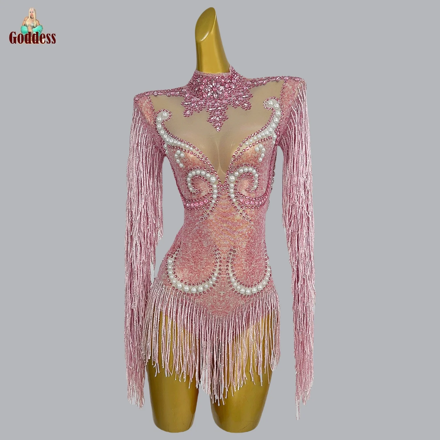 Великолепные костюмы для латинских танцев со сверкающими стразами и кисточками